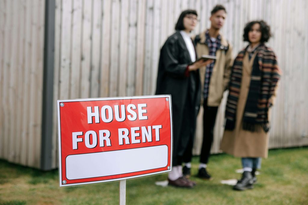 Are small apartment complexes a good investment in Los Angeles?